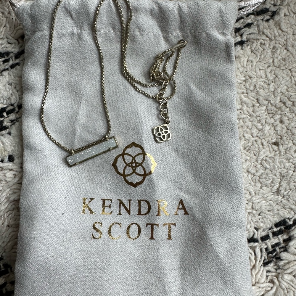 Kendra Scott necklace